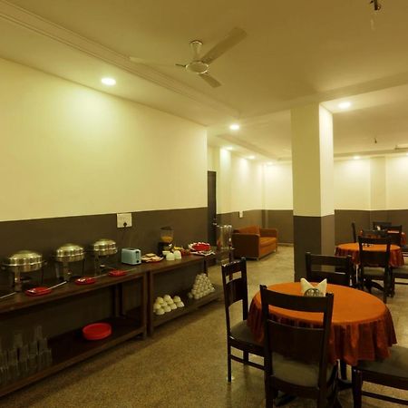 Hotel Square Stay New Delhi Extérieur photo